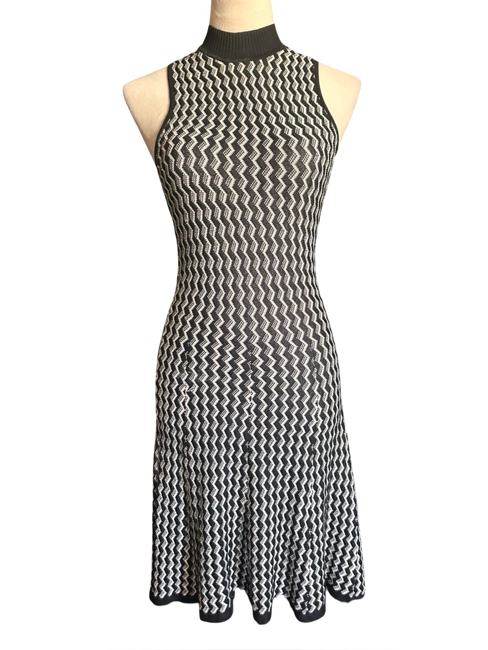 Candie's Black and White halter Sleeveless Zigzag Midi Dress Soft Stretch EUC